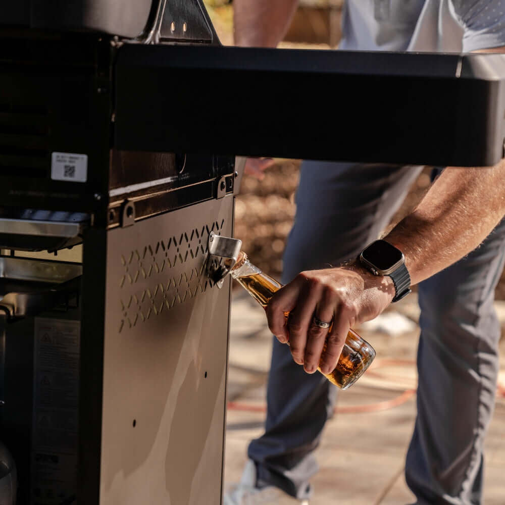 Monument Mesa 325 | Black Propane Gas Grill